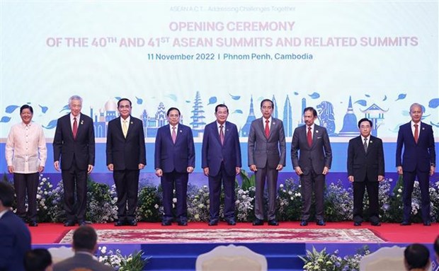 Ouverture des 40e et 41e Sommets de l’ASEAN hinh anh 1