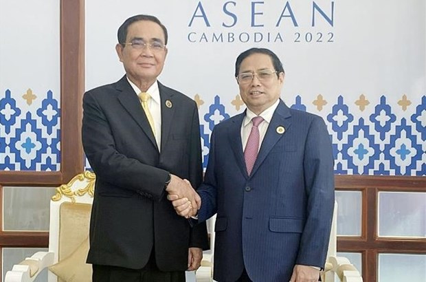 Le PM Pham Minh Chinh rencontre des dirigeants thailandais et malaisien hinh anh 1