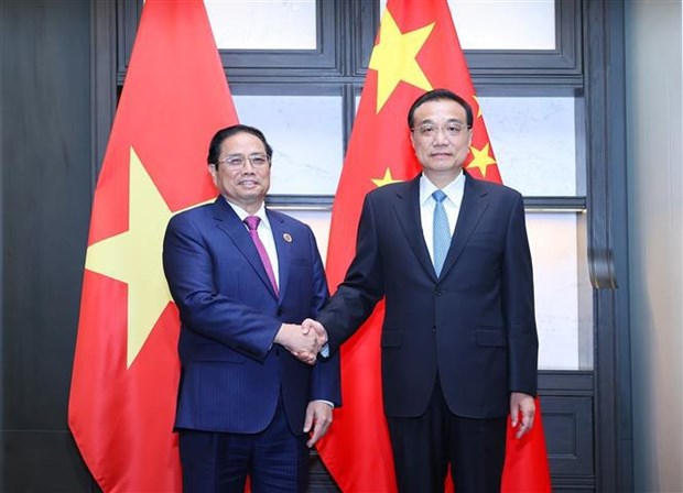 Rencontre entre les Premiers ministres vietnamien et chinois a Phnom Penh hinh anh 1