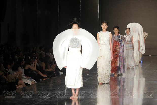 La mode vietnamienne a travers les creations des designers de la generation Z hinh anh 2