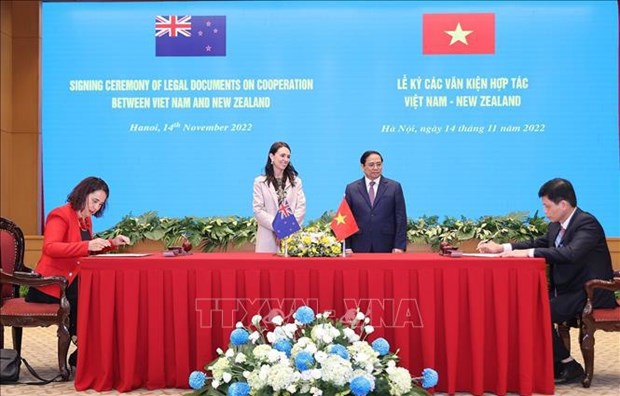 Vietnam-Nouvelle-Zelande: les PM assistent a la signature de documents de cooperation hinh anh 1