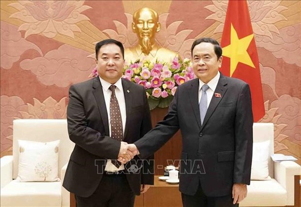 Le vice-president permanent de l’AN recoit une delegation mongole hinh anh 1