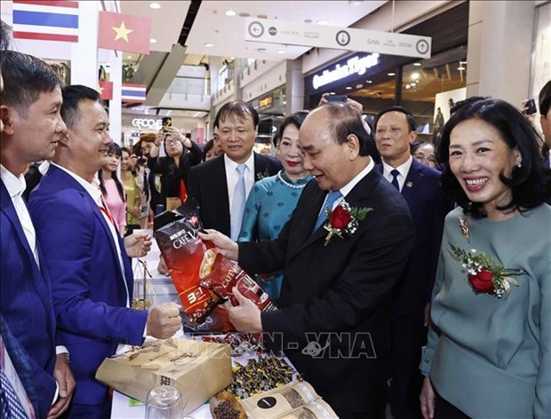 Le president Nguyen Xuan Phuc inaugure la Semaine des produits vietnamiens en Thailande 2022 hinh anh 1