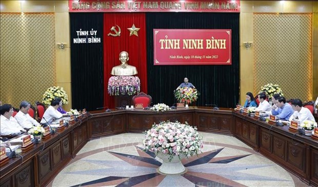 Le PM exhorte Ninh Binh a poursuivre la restructuration economique hinh anh 1