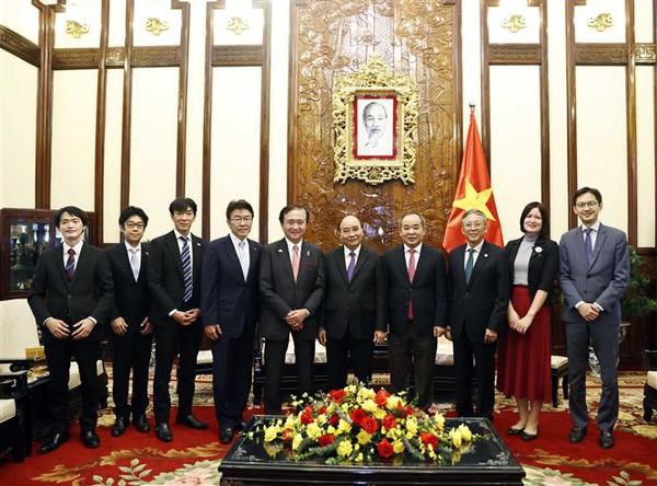 Le president Nguyen Xuan Phuc recoit le gouverneur de la prefecture de Kanagawa (Japon) hinh anh 1