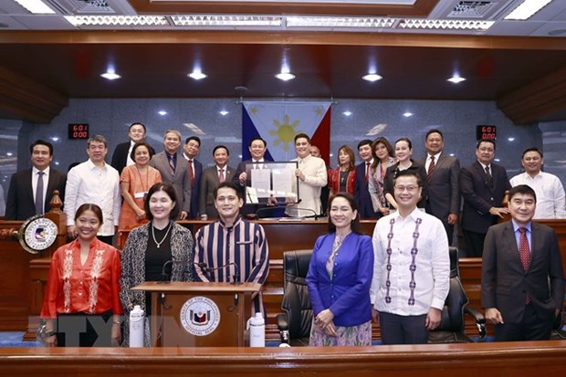 Le Senat des Philippines adopte le renforcement des liens parlementaires avec le Vietnam hinh anh 1