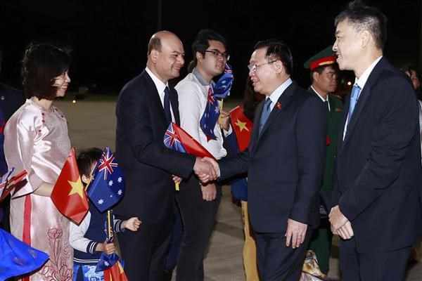 Le president de l’AN Vuong Dinh Hue arrive a Canberra pour une visite officielle en Australie hinh anh 2