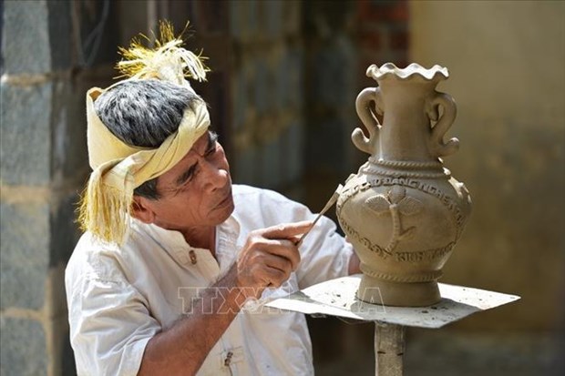 L’UNESCO fait honneur a l’art de la poterie du peuple cham hinh anh 2