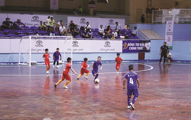 Au Vietnam, les footballeurs en herbe ont leurs tournois hinh anh 1