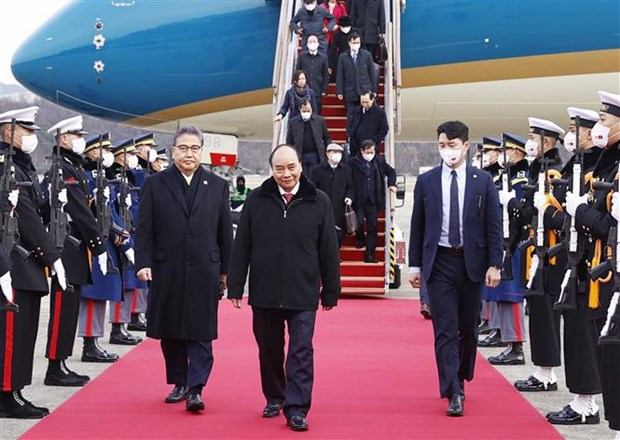 Le president Nguyen Xuan Phuc entame sa visite officielle en Republique de Coree hinh anh 1