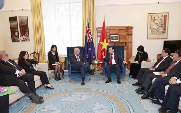 Le president de l’AN Vuong Dinh Hue rencontre des responsables neo-zelandais hinh anh 2
