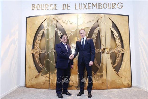 Le Premier ministre Pham Minh Chinh visite la Bourse de Luxembourg hinh anh 2
