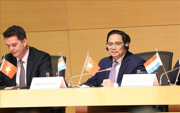 Le Premier ministre assiste a un Forum d’affaires Vietnam-Luxembourg hinh anh 1