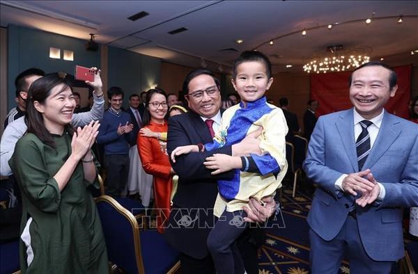 Le Premier ministre Pham Minh Chinh rencontre des Vietnamiens d'outre-mer au Luxembourg hinh anh 2