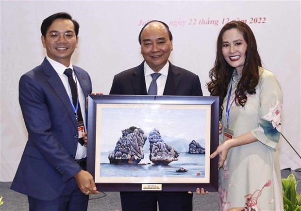 Le president Nguyen Xuan Phuc rencontre la diaspora vietnamienne en Indonesie hinh anh 1