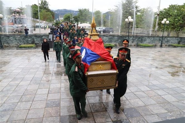 Les restes des soldats vietnamiens tombes au Laos sont rapatries hinh anh 1