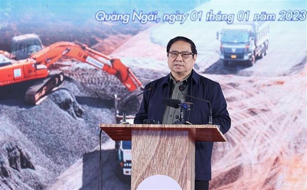 Le PM a la ceremonie de lancement des travaux des 12 composantes de l'autoroute Nord-Sud hinh anh 1