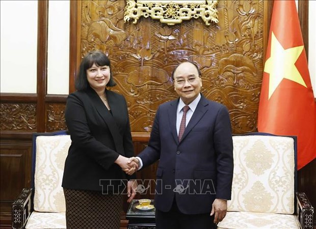 Le president Nguyen Xuan Phuc recoit l’ambassadrice de Roumanie hinh anh 1
