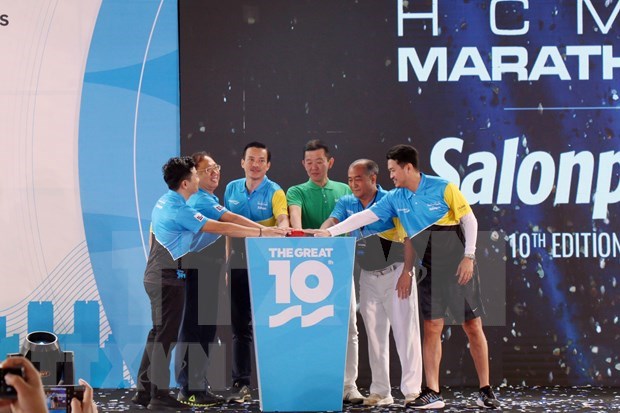 Plus de de 10.000 coureurs au marathon de Ho Chi Minh-Ville 2023 hinh anh 1