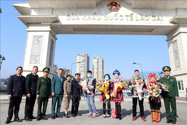 Lao Cai reprend les activites touristiques a travers sa frontiere avec la Chine hinh anh 1