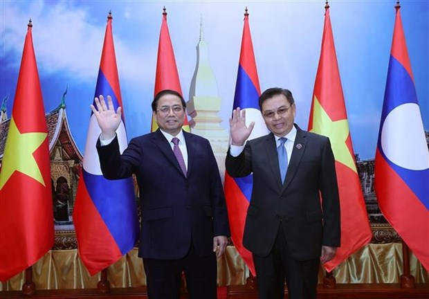 Entrevue entre le PM vietnamien et le president de l’AN lao a Vientiane hinh anh 1