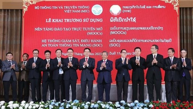 Le Vietnam aide le Laos a accelerer sa transformation numerique hinh anh 2