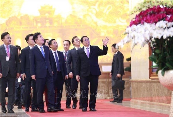 Le PM Pham Minh Chinh rencontre le president de l’AN sud-coreenne Kim Jin Pyo hinh anh 1