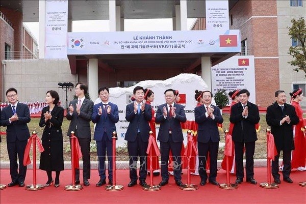 Inauguration de l’Institut des sciences et des technologies Vietnam-R. de Coree hinh anh 1