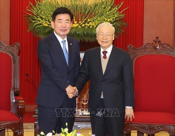Le secretaire general du Parti Nguyen Phu Trong recoit le president de l’AN sud-coreen Kim Jin Pyo hinh anh 1