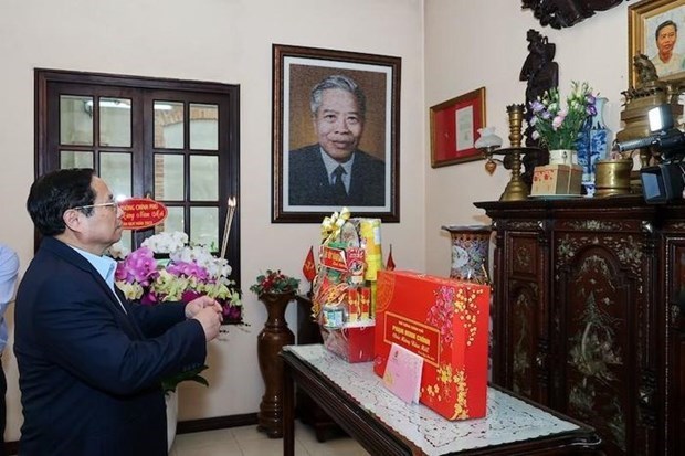 Le Premier ministre rend hommage aux anciens dirigeants du gouvernement hinh anh 1