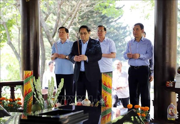 Le Premier ministre rend hommage aux anciens dirigeants du gouvernement hinh anh 3
