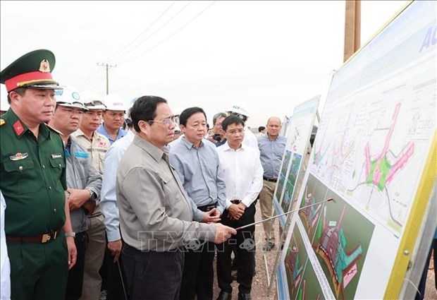 Le Premier ministre inspecte le projet d’aeroport international de Long Thanh hinh anh 1