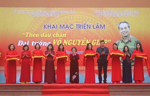 L’exposition "Dans les pas du general Vo Nguyen Giap" s’ouvre a Quang Binh hinh anh 1