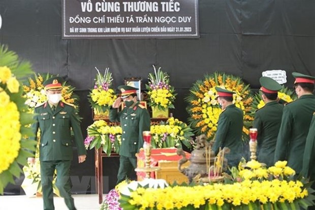 Le pilote Tran Ngoc Duy decore a titre posthume de l’Ordre de la defense de la Patrie hinh anh 1