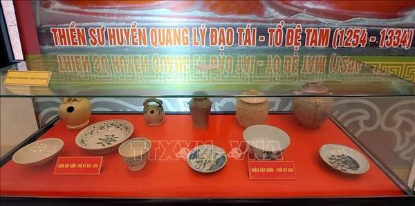 Exposition de pres de 500 objets et images du Bouddhisme a Bac Giang hinh anh 1