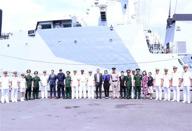 Un navire de la Royal Navy en visite a Ho Chi Minh-Ville hinh anh 1