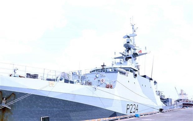 Un navire de la Royal Navy en visite a Ho Chi Minh-Ville hinh anh 2