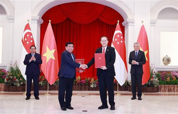 Entretien entre les deux Premiers ministres vietnamien et singapourien hinh anh 3