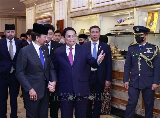 Les visites du PM donnent un nouvel elan aux liens avec Singapour et le Brunei hinh anh 3