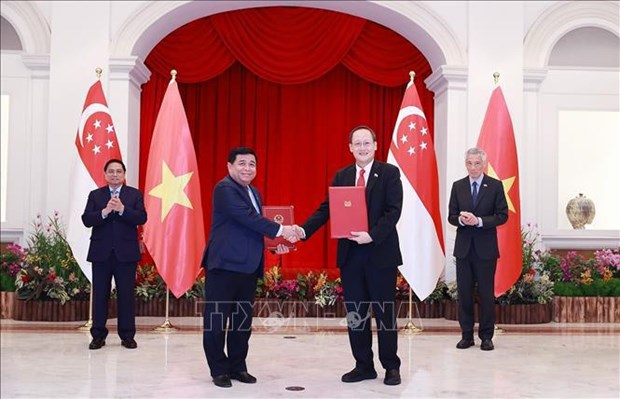 Les visites du PM donnent un nouvel elan aux liens avec Singapour et le Brunei hinh anh 2