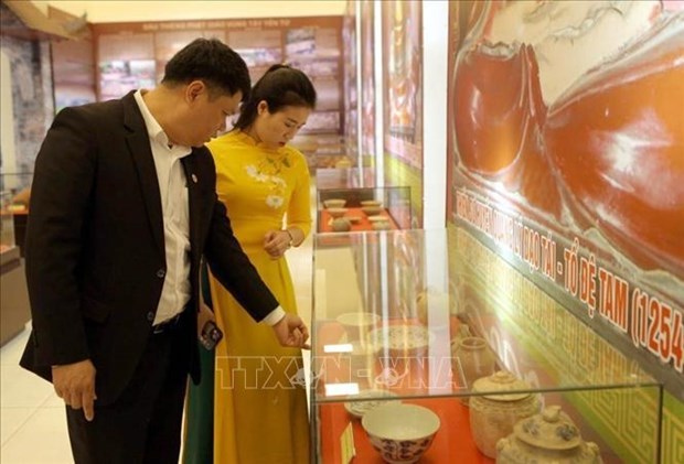 Bac Giang: exposition de pres de 500 objets et images sur le Bouddhisme de Yen Tu Occidental hinh anh 2