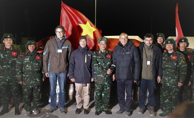 Seisme: l'equipe de l'Armee populaire du Vietnam remet des materiels de secours a la Turquie hinh anh 1