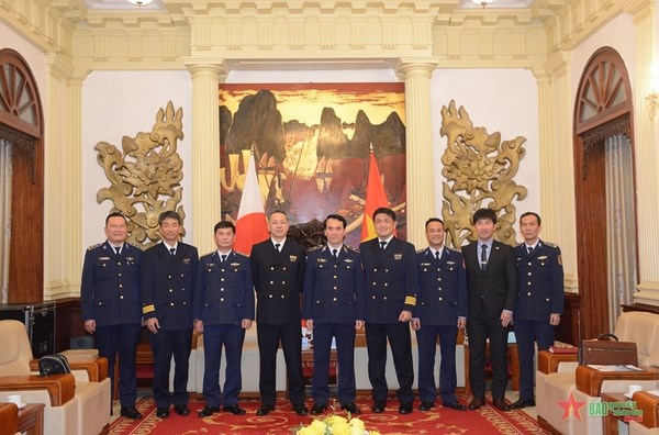 Les garde-cotes vietnamiens et japonais renforcent leur cooperation hinh anh 1