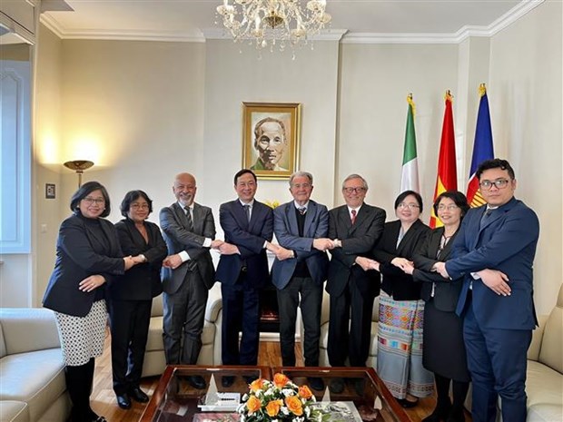 Le Vietnam contribue a promouvoir la cooperation ASEAN-Italie hinh anh 1
