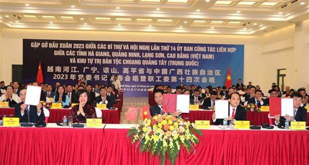 Renforcement de la cooperation entre des provinces vietnamiennes et la region autonome Zhuang du Guangxi hinh anh 1