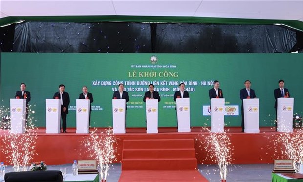 Le Premier ministre lance la construction des routes regionales a Hoa Binh hinh anh 1