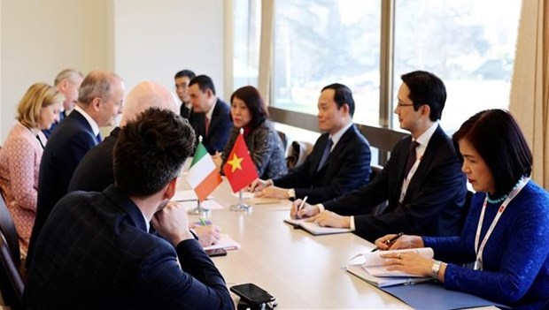 Le vice-Premier ministre Tran Luu Quang rencontre des dirigeants de pays a Geneve hinh anh 1