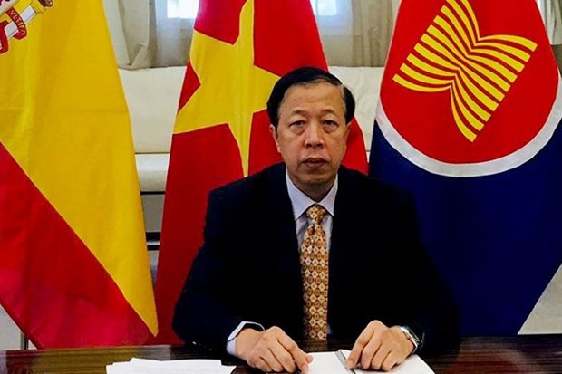 Le vice-PM Tran Luu Quang en Espagne pour booster le partenariat strategique hinh anh 1
