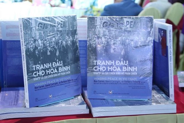 Ho Chi Minh-Ville publie le livre « Combats pour paix au Vietnam » hinh anh 1