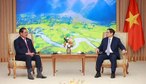 Le Premier ministre recoit le vice-Premier ministre cambodgien Samdech Krolahom Sar Kheng hinh anh 1